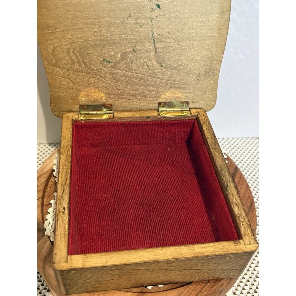 Vintage Decorative Wooden Portrait Keepsake Box, Gold Red, Hinged Lid, Trinket.